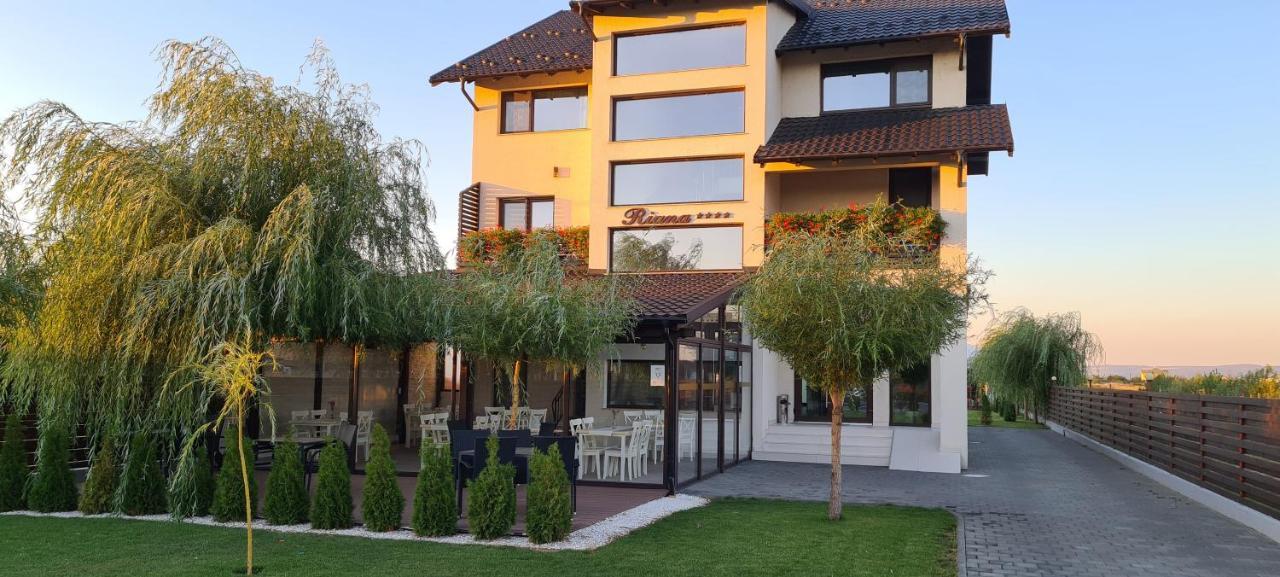 Riana Hotel Adjud Exterior photo