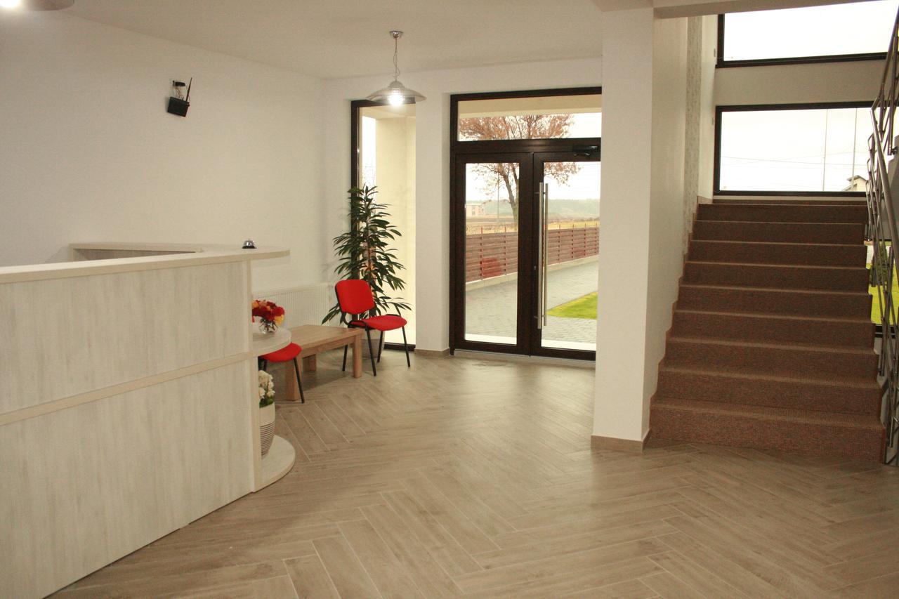 Riana Hotel Adjud Exterior photo