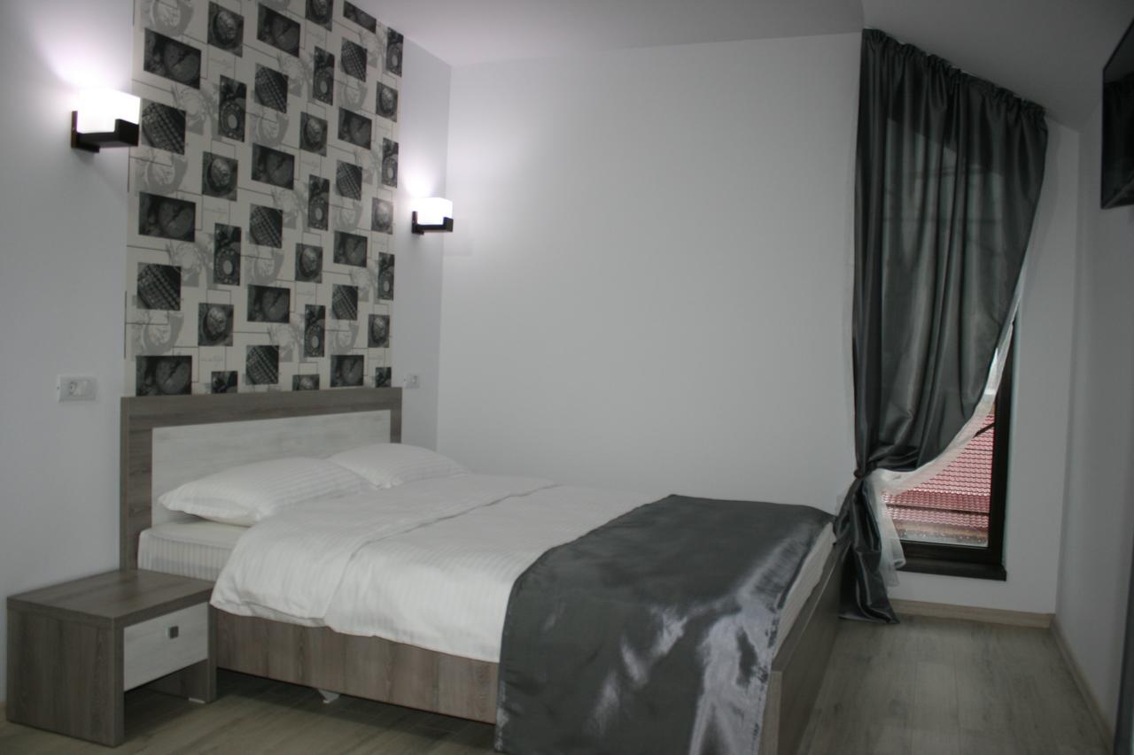 Riana Hotel Adjud Exterior photo