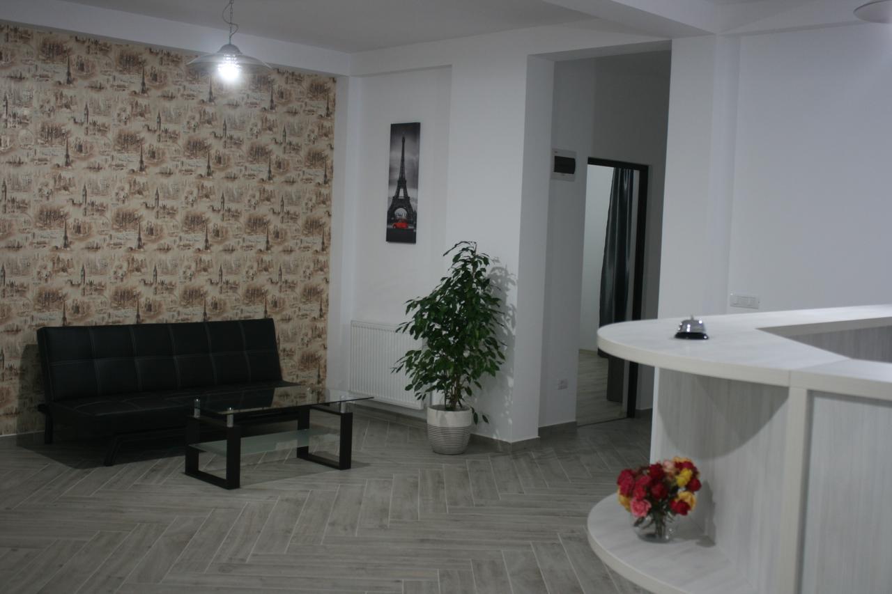 Riana Hotel Adjud Exterior photo
