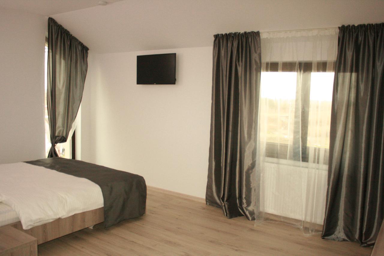 Riana Hotel Adjud Exterior photo