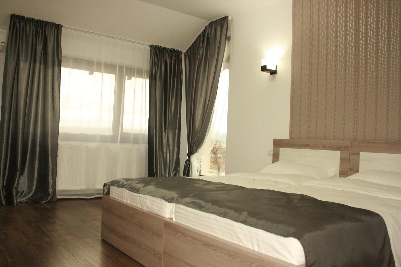 Riana Hotel Adjud Exterior photo