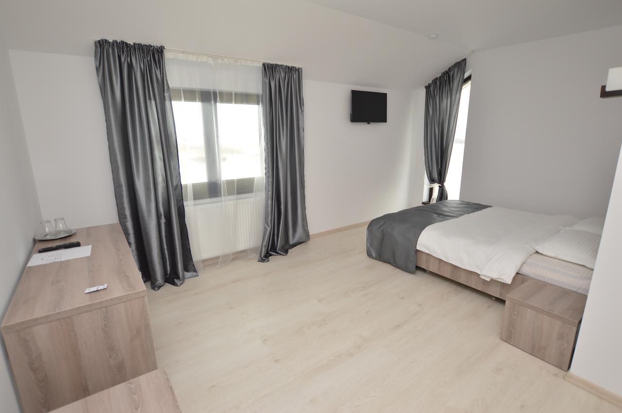 Riana Hotel Adjud Exterior photo