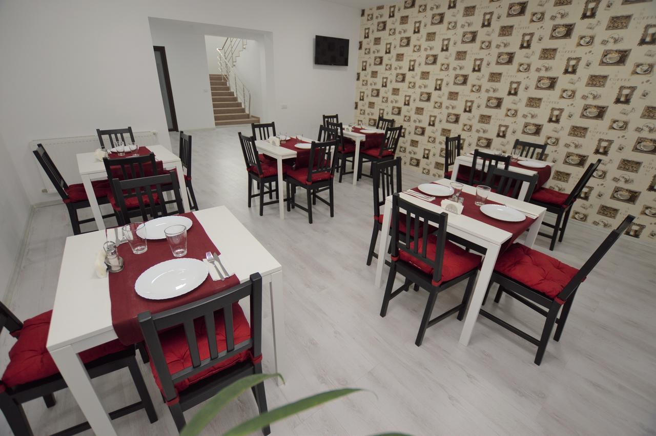 Riana Hotel Adjud Exterior photo
