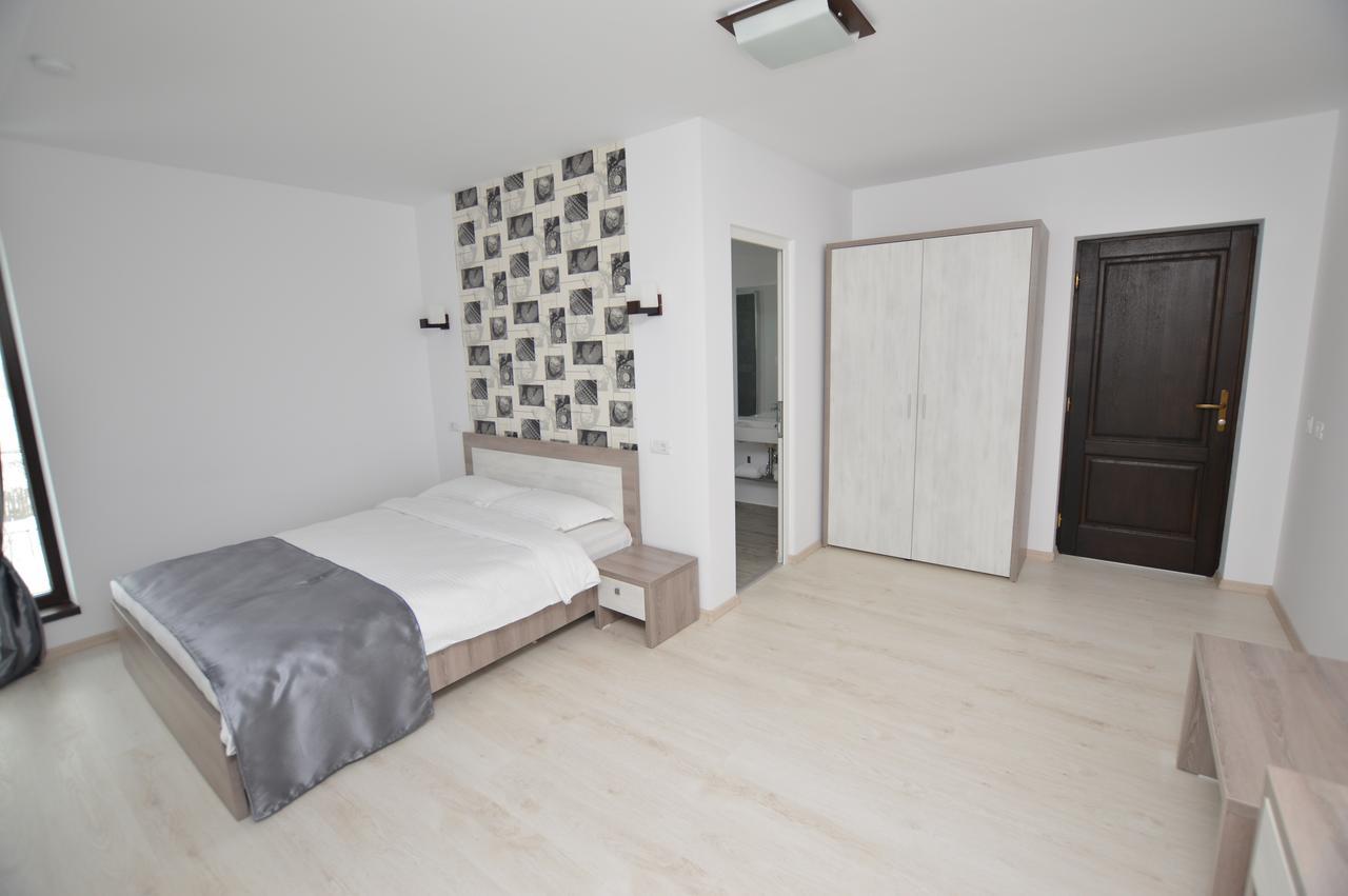 Riana Hotel Adjud Exterior photo
