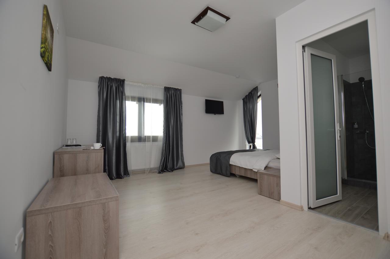 Riana Hotel Adjud Exterior photo